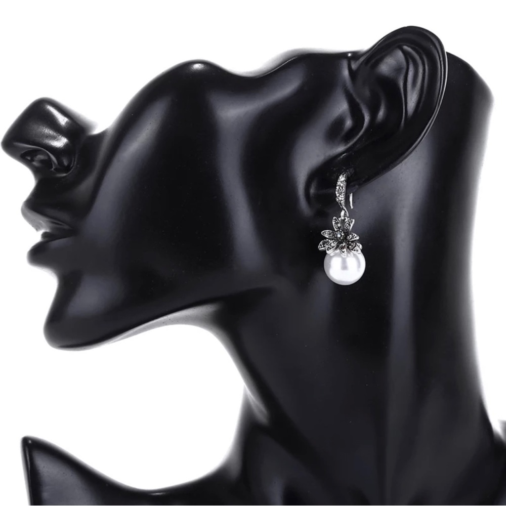 Vintage Imitation Pearl Dangle Drop Earrings - Picture 3 of 4